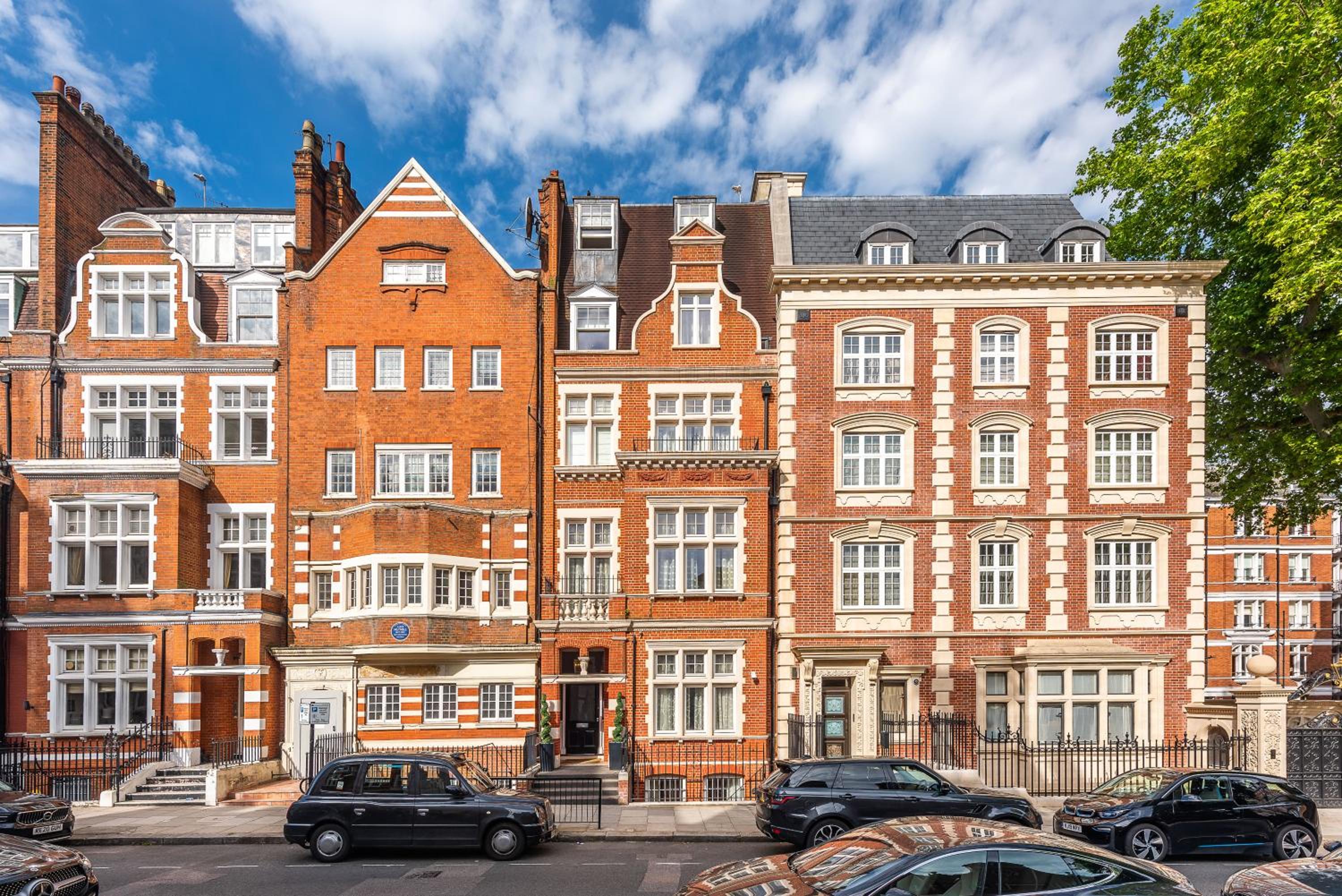 Park Apartments near Portobello Road