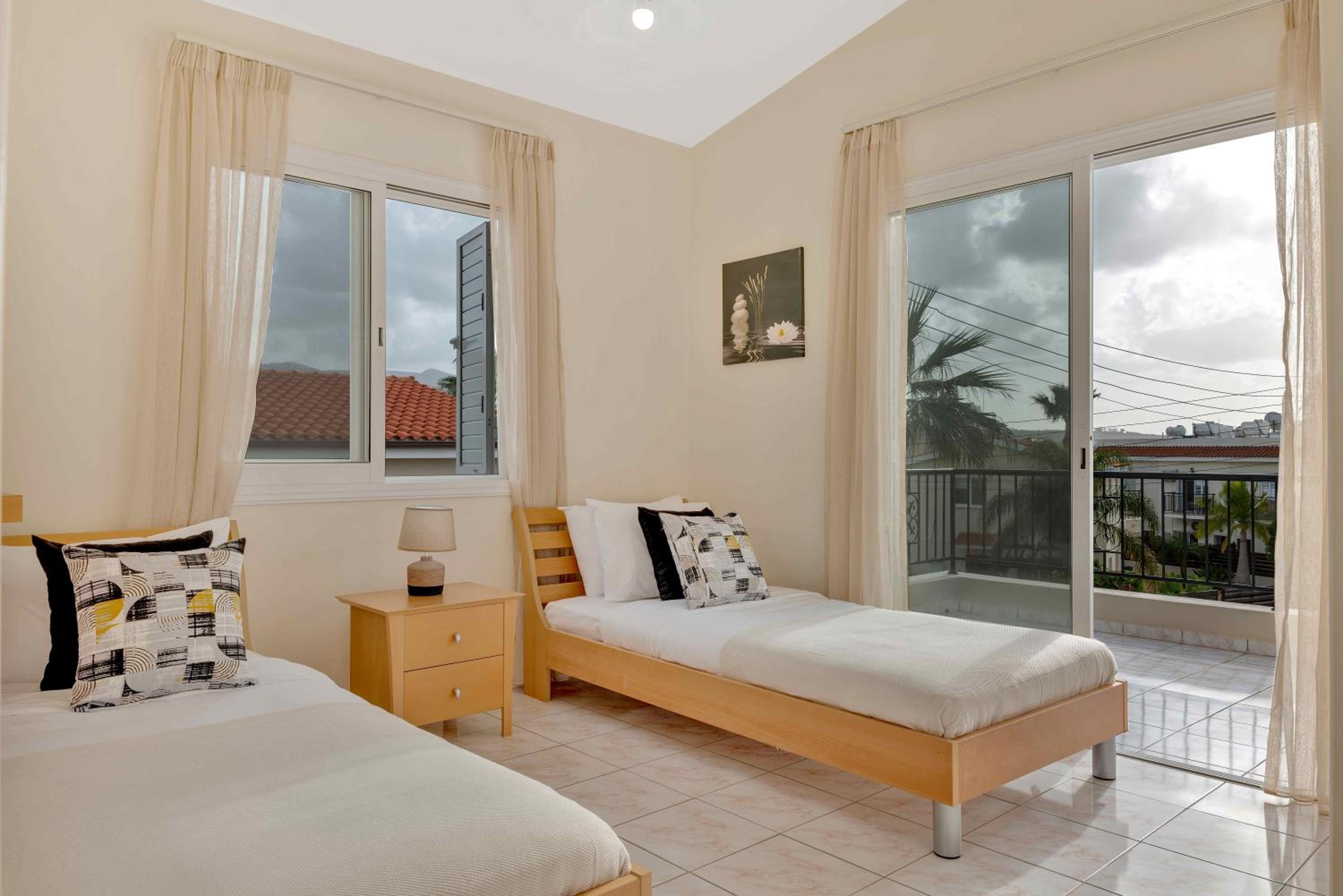 Phaedrus Living: Coral Bay Luxury Villa