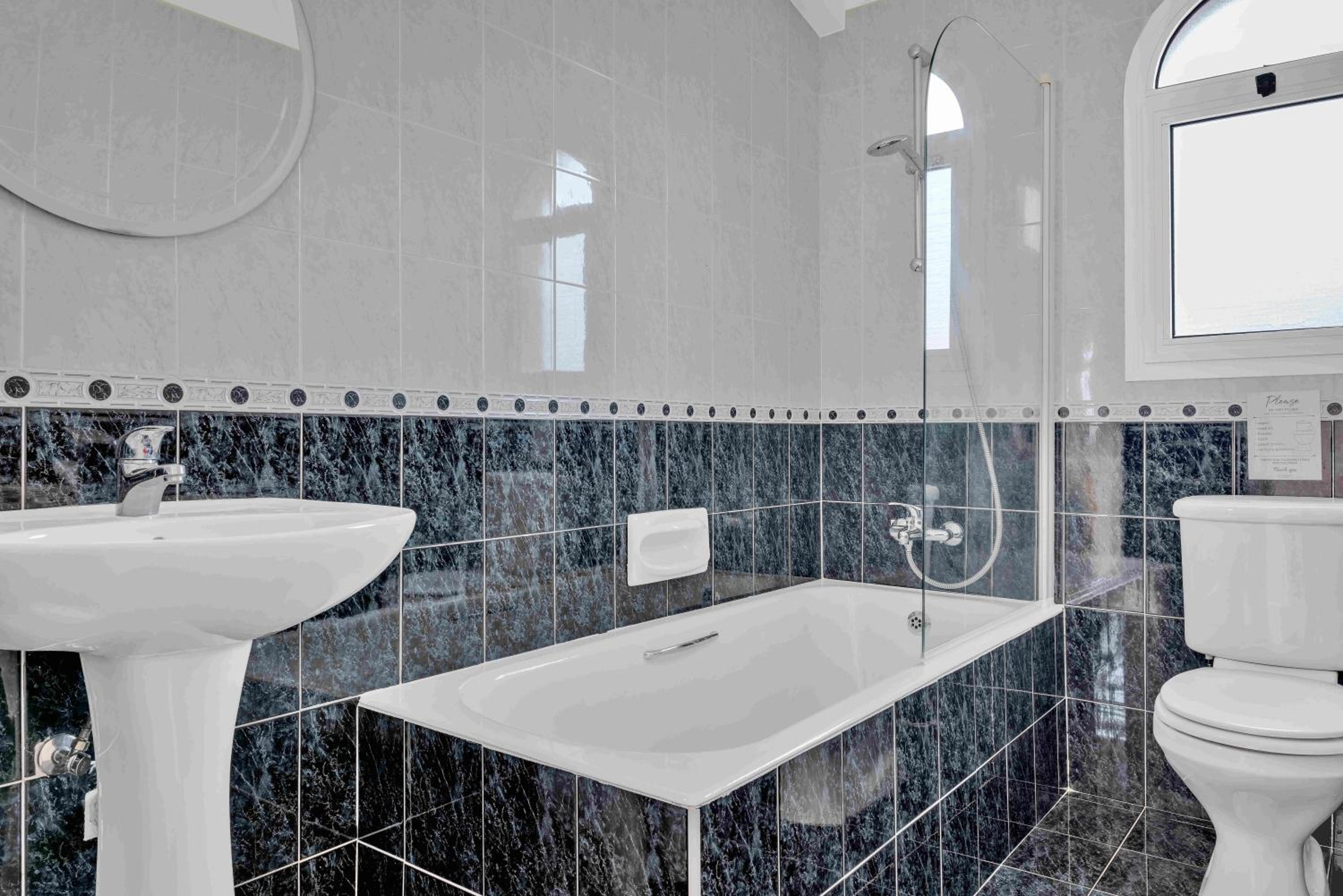 Phaedrus Living: Coral Bay Luxury Villa