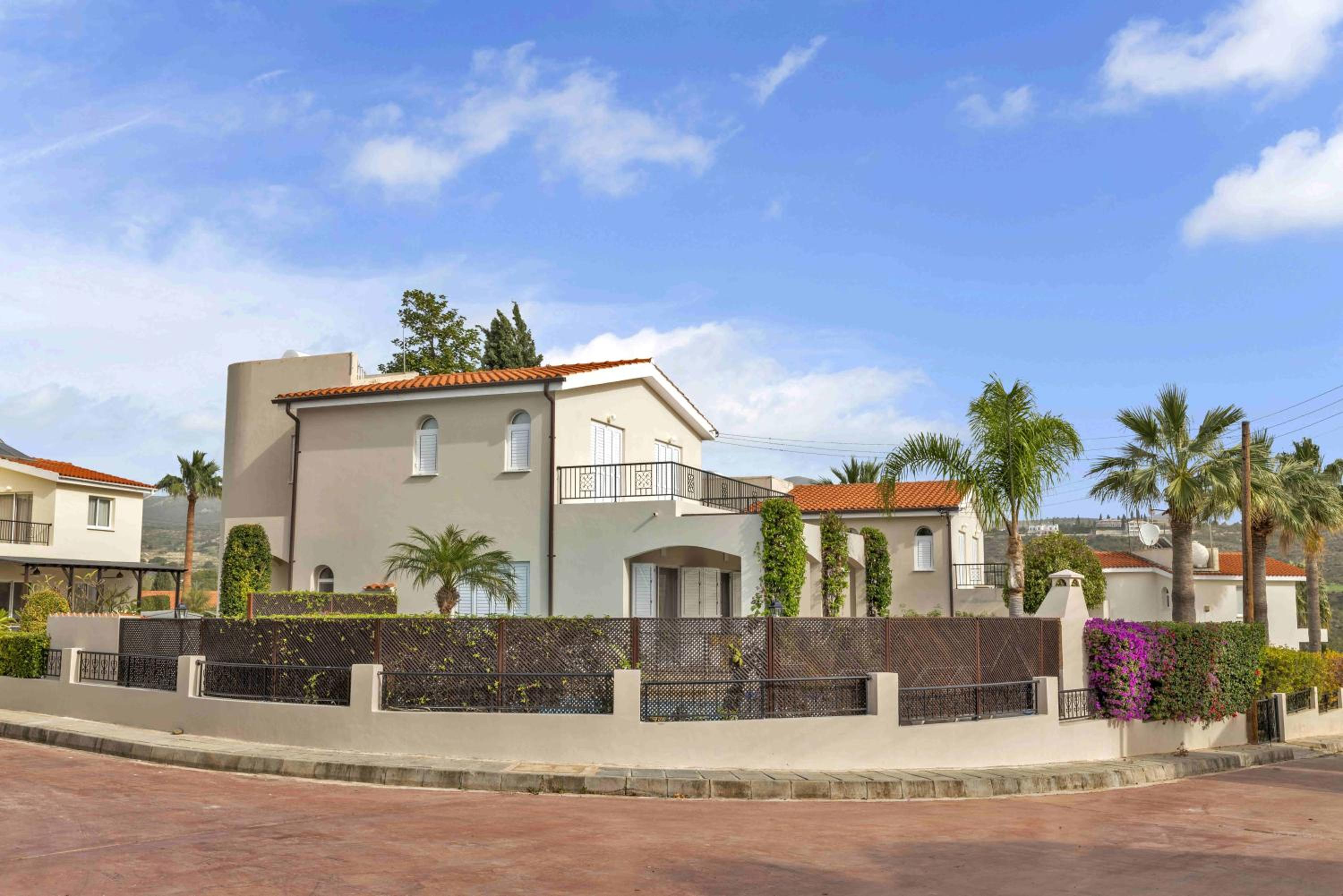 Phaedrus Living: Coral Bay Luxury Villa