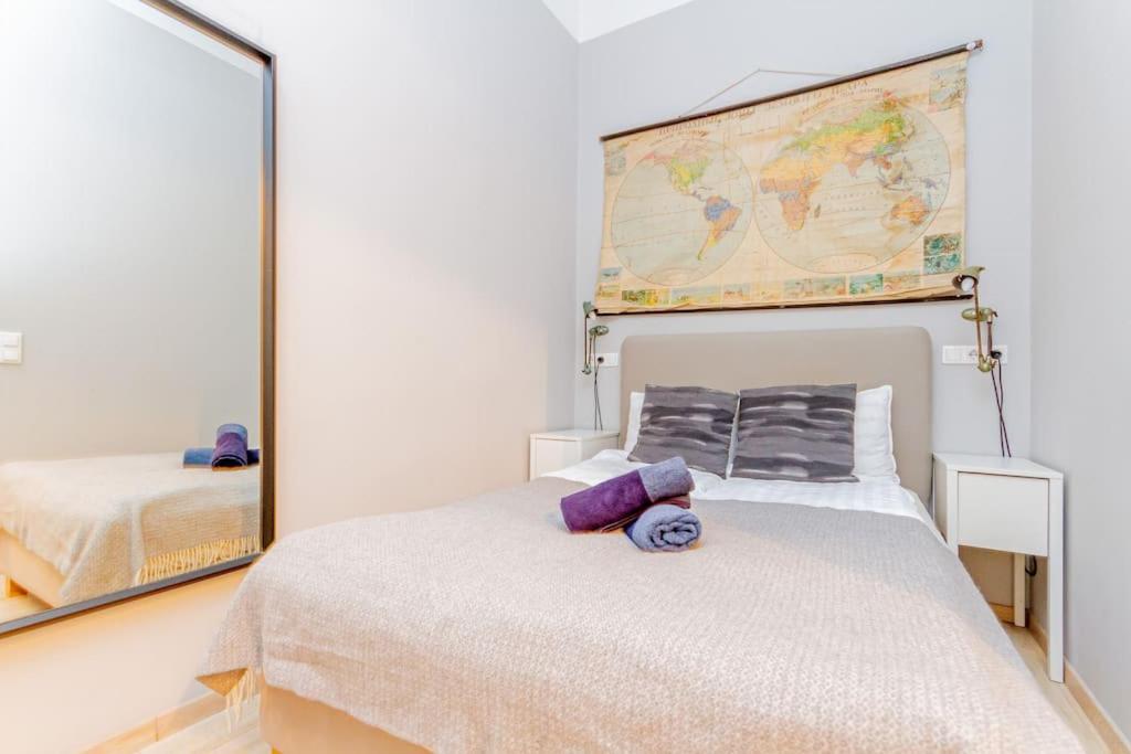 Central Cityscape Retreat by NW view 2