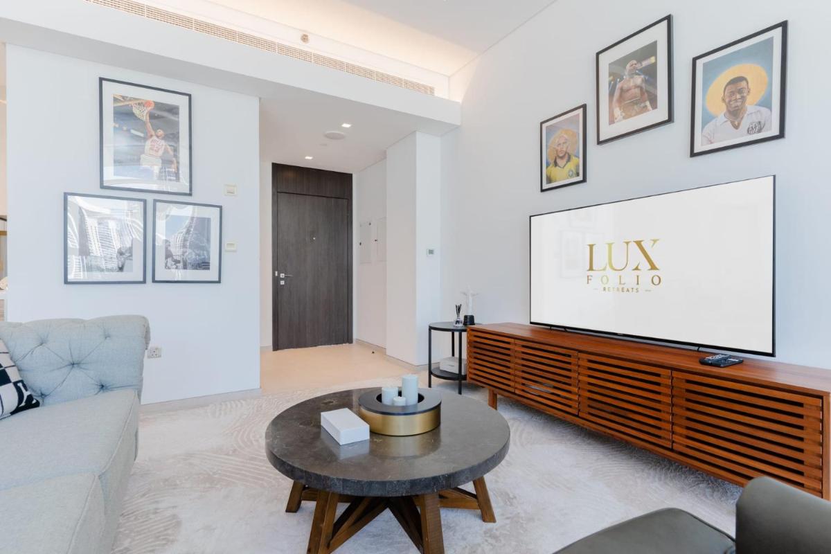 LUXFolio Retreats - Beautiful Hillside 1 Bedroom
