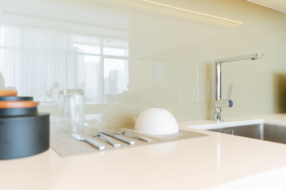 LUXFolio Retreats - Beautiful Hillside 1 Bedroom