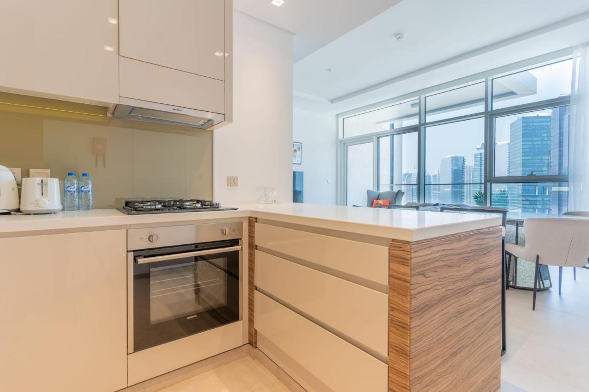 LUXFolio Retreats - Beautiful Hillside 1 Bedroom