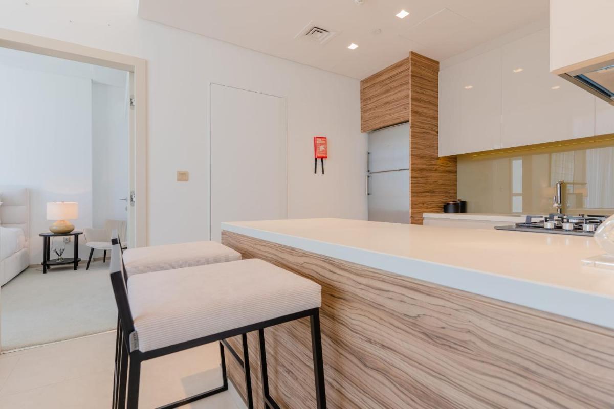 LUXFolio Retreats - Beautiful Hillside 1 Bedroom