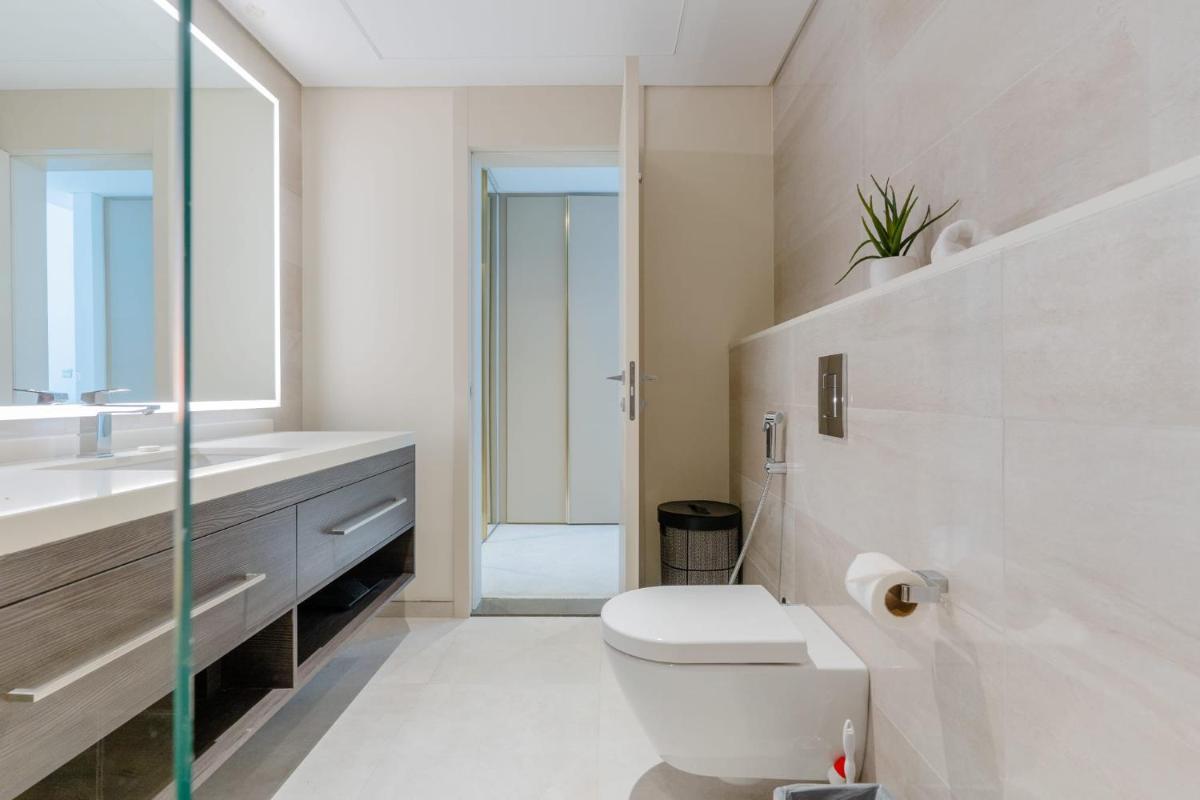 LUXFolio Retreats - Beautiful Hillside 1 Bedroom