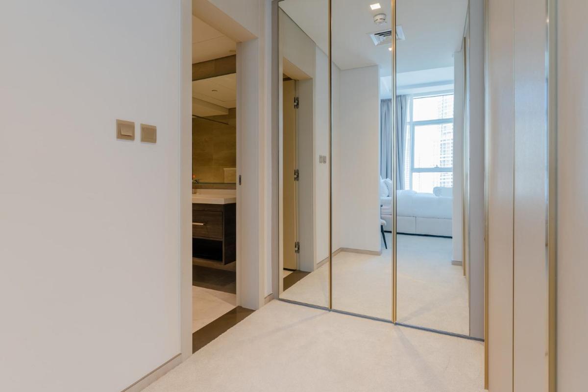 LUXFolio Retreats - Beautiful Hillside 1 Bedroom
