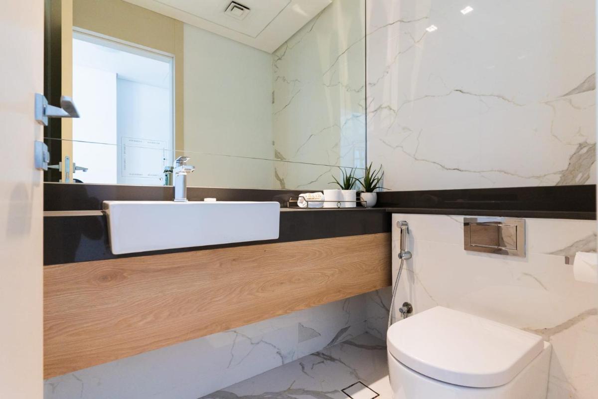 LUXFolio Retreats - Beautiful Hillside 1 Bedroom