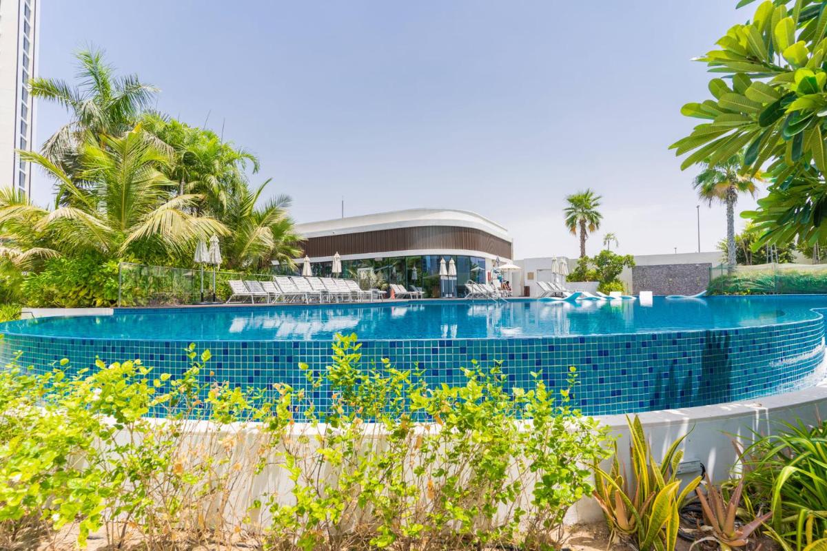 LUXFolio Retreats - Beautiful Hillside 1 Bedroom