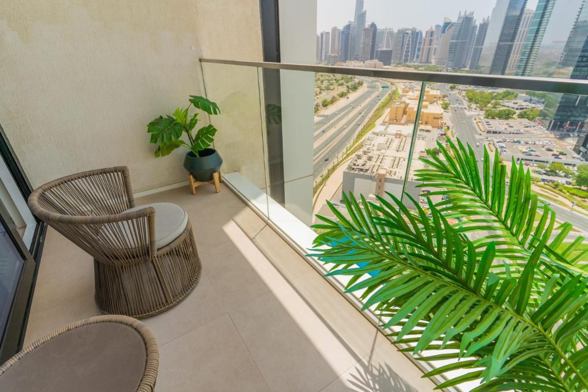 LUXFolio Retreats - Beautiful Hillside 1 Bedroom