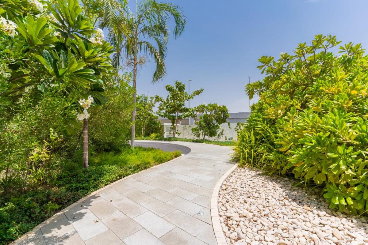 LUXFolio Retreats - Beautiful Hillside 1 Bedroom