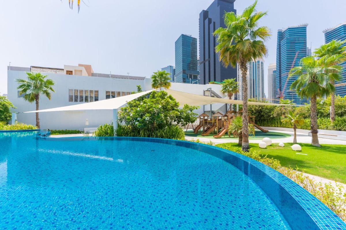 LUXFolio Retreats - Beautiful Hillside 1 Bedroom
