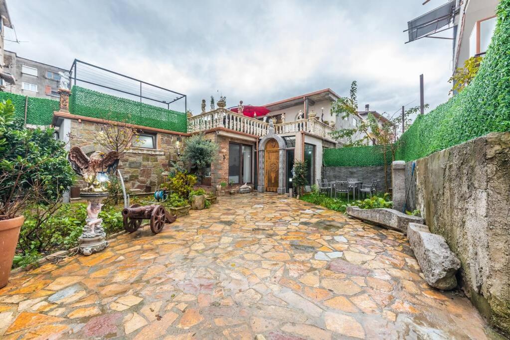 Kanuni Authentic Albanian House by PikHost