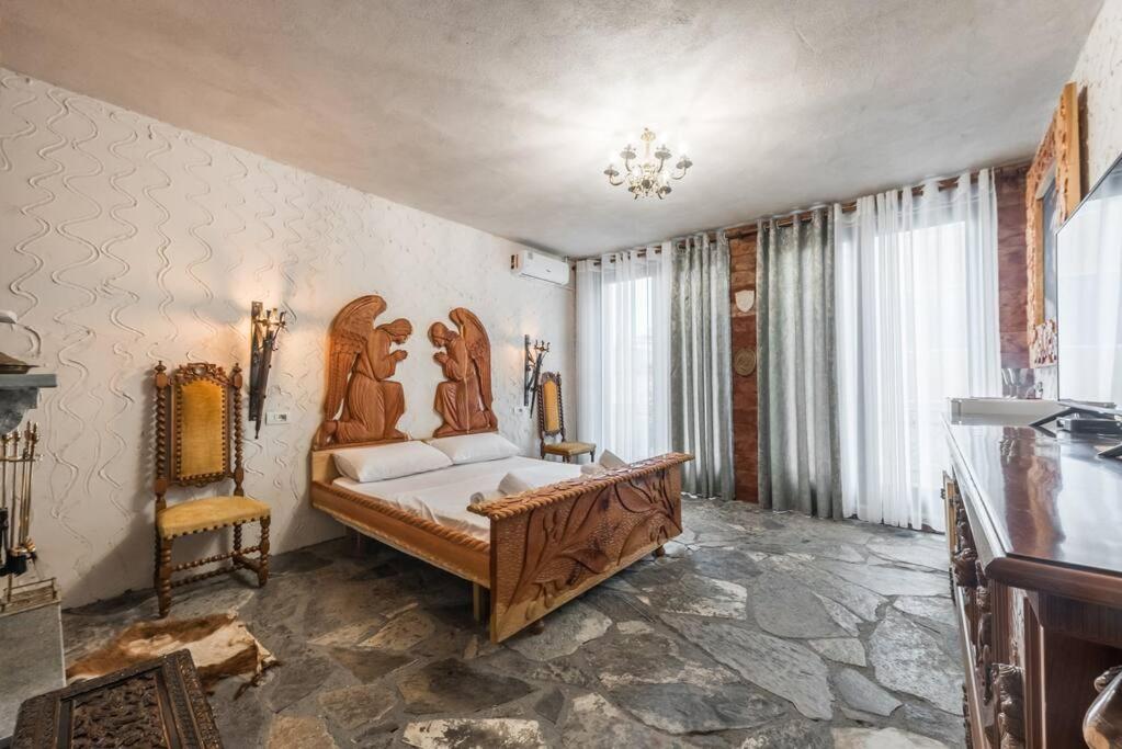 Kanuni Authentic Albanian House by PikHost