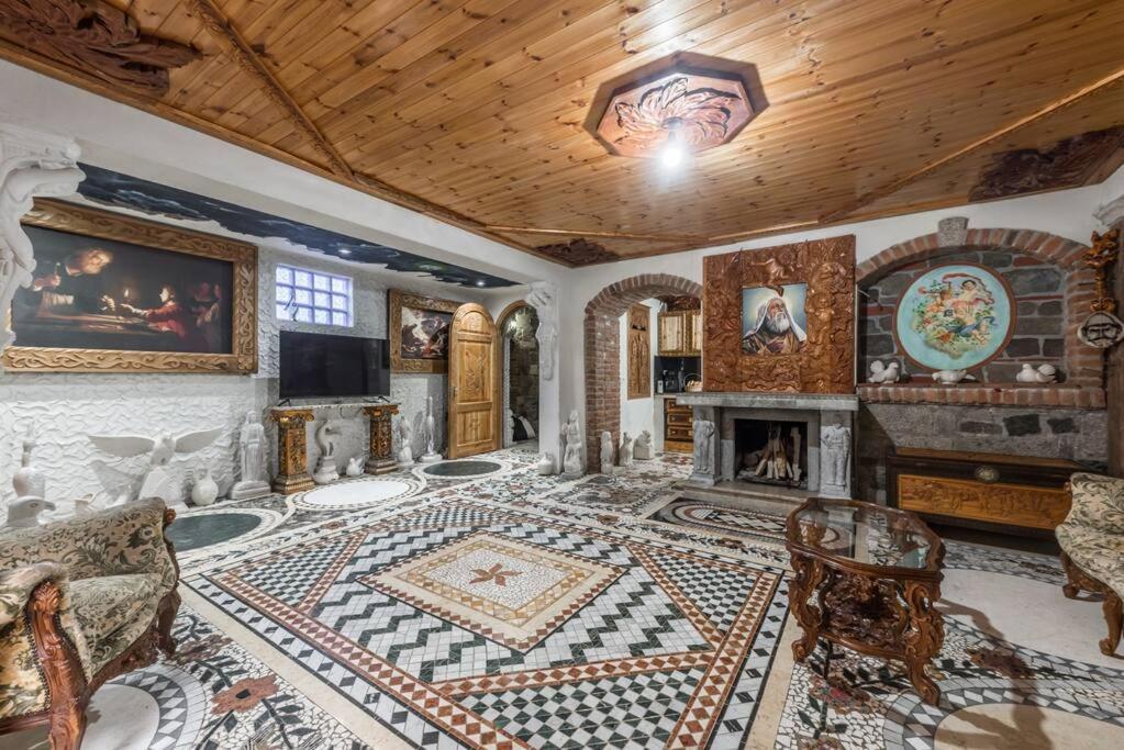 Kanuni Authentic Albanian House by PikHost