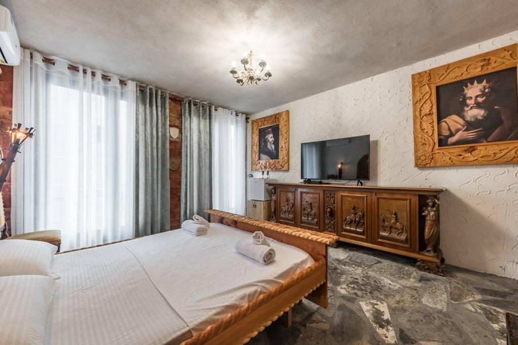 Kanuni Authentic Albanian House by PikHost