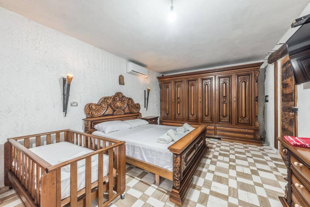 Kanuni Authentic Albanian House by PikHost