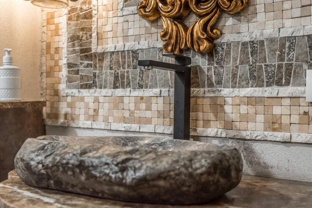 Kanuni Authentic Albanian House by PikHost