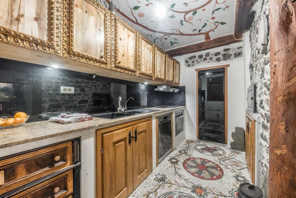 Kanuni Authentic Albanian House by PikHost