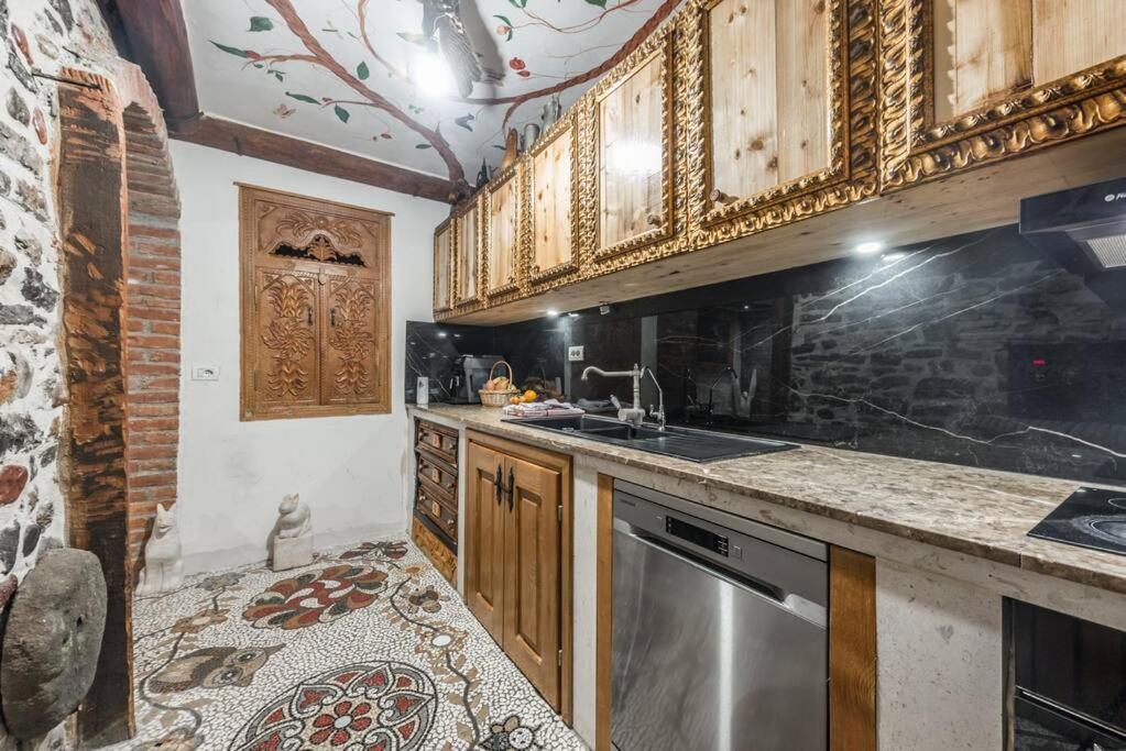 Kanuni Authentic Albanian House by PikHost