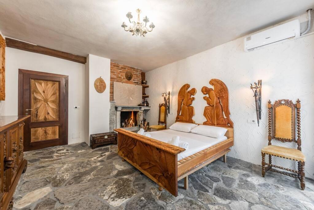Kanuni Authentic Albanian House by PikHost