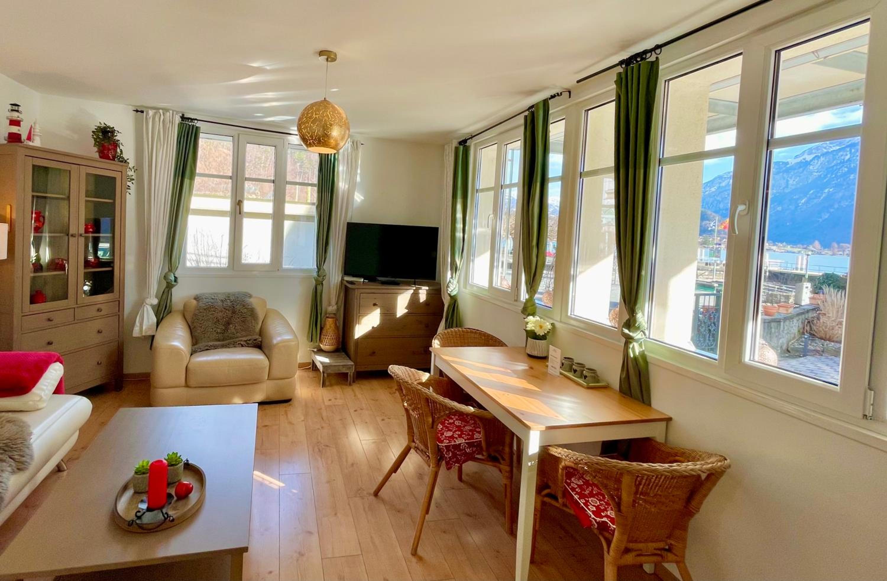 Romantic Lake & Mountain apartment Pure Swissness