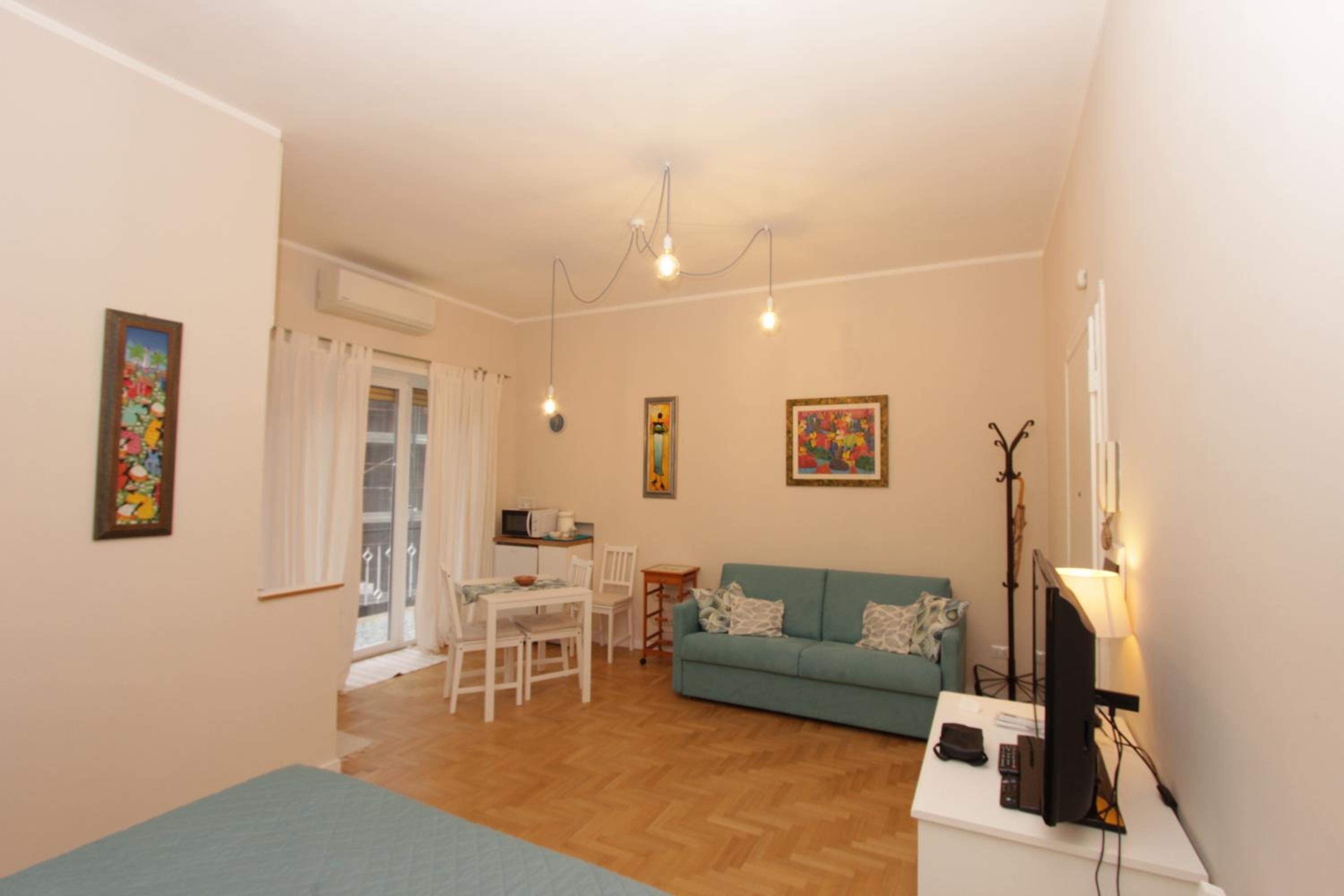 Aurelia Flat