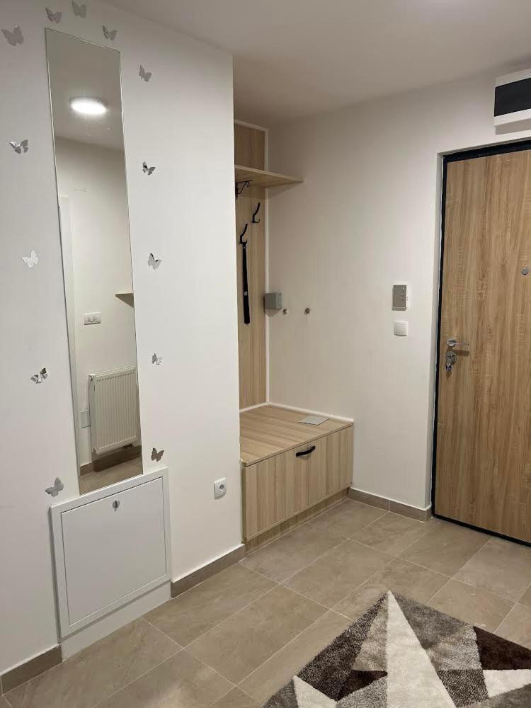 Stan na Dan-Apartman Smile Lukavica