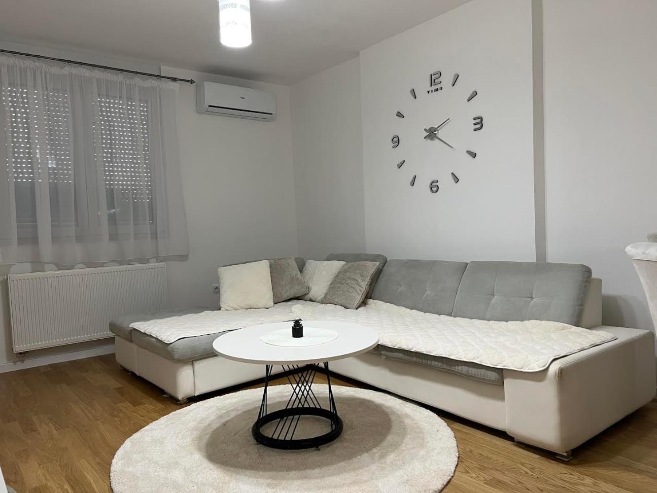 Stan na Dan-Apartman Smile Lukavica