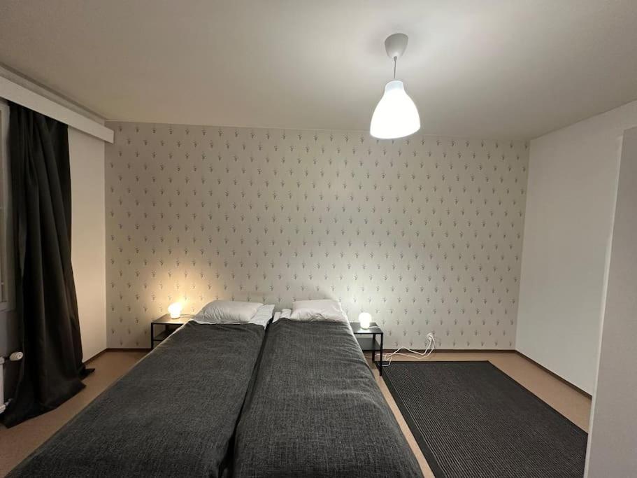 Tilava kolmio läheltä keskustaa.