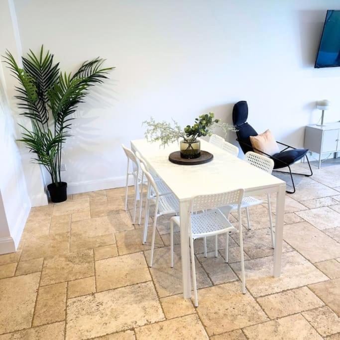 Oxford Kidlington 6 Bed 5 mins to Oxford Parkway view 4