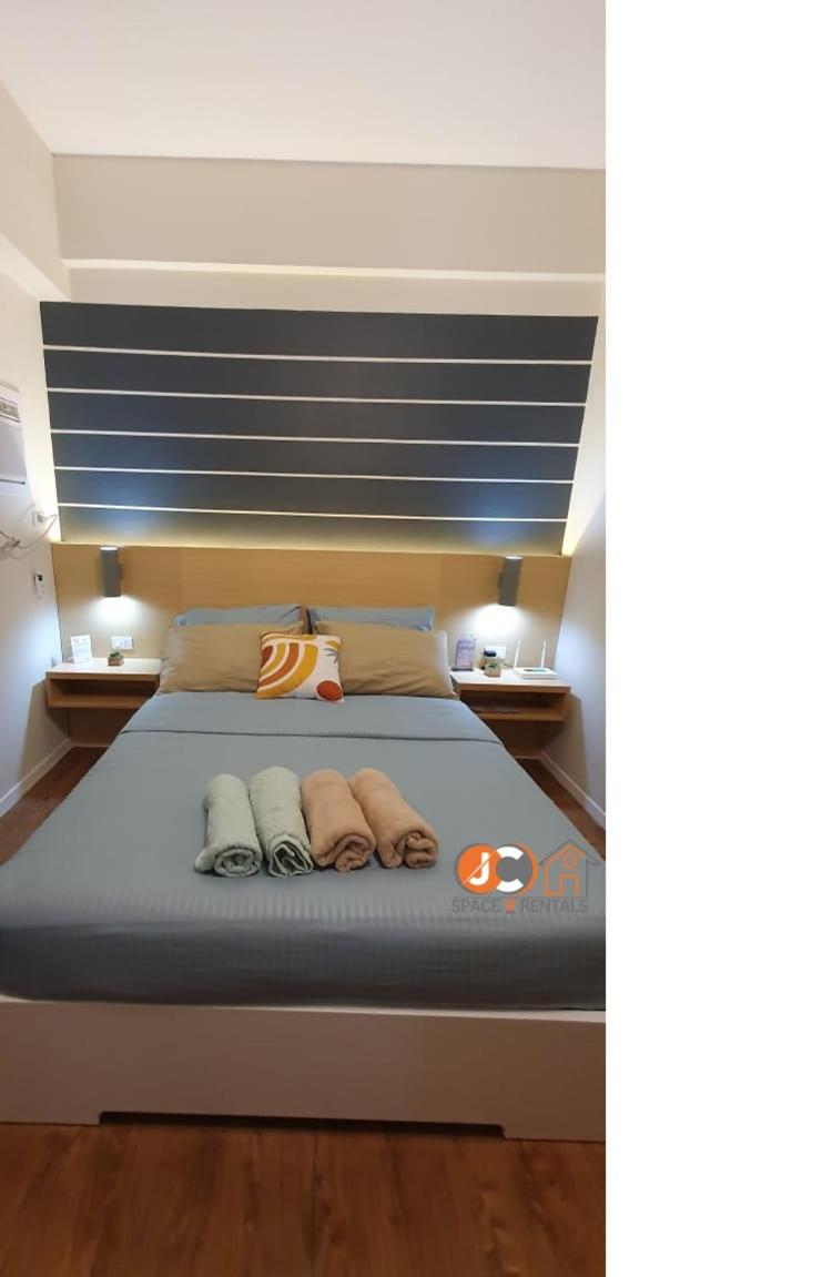 Amani Grand Resort Residences by JC SpaceRentals balcony pool view, Ground floor, 5mins from airport, free WIFI, NETFLIX view 5