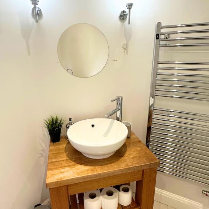 Oxford Kidlington 6 Bed 5 mins to Oxford Parkway view 5