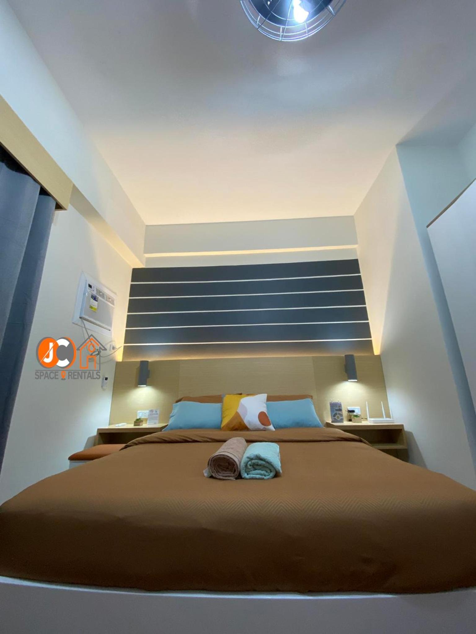 Amani Grand Resort Residences by JC SpaceRentals balcony pool view, Ground floor, 5mins from airport, free WIFI, NETFLIX view 4