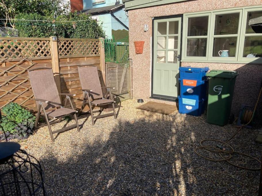Lovely peaceful 2 bed cottage view 4