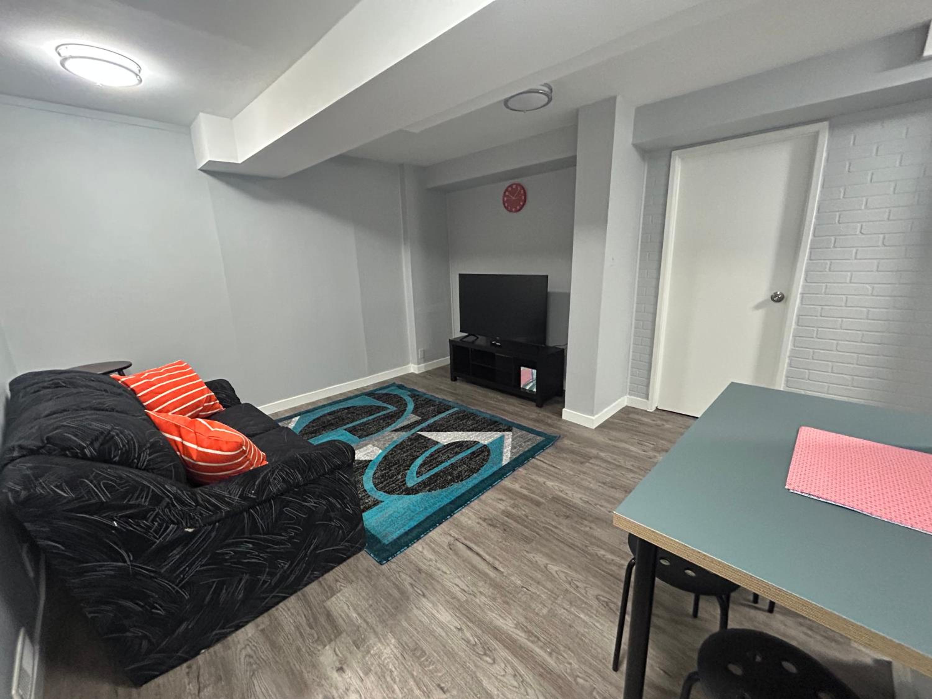 Cute Highlandpark (Lower A Unit)