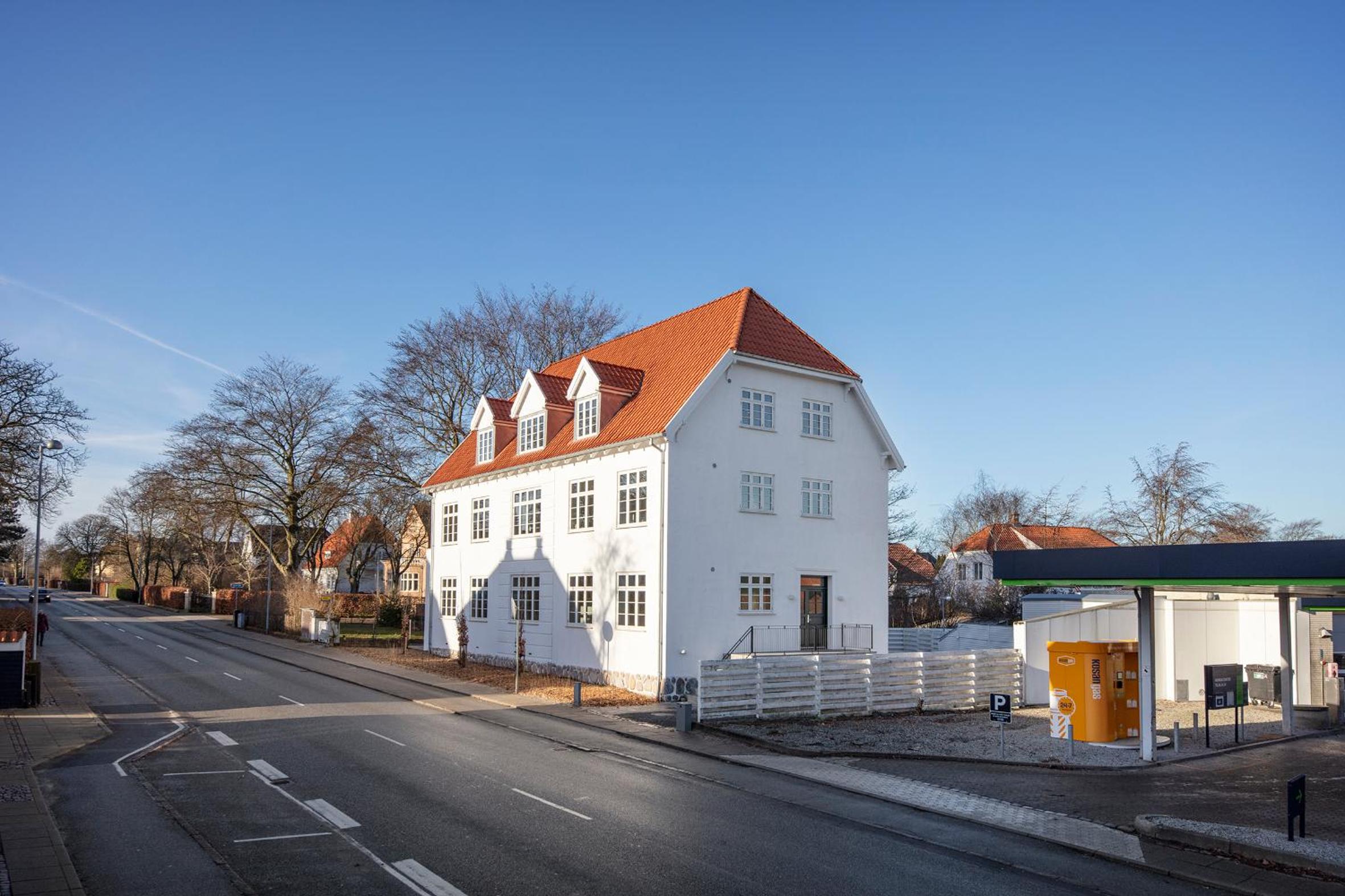 Hotel aday - 2 bedroom apartment with Patio - Image 1