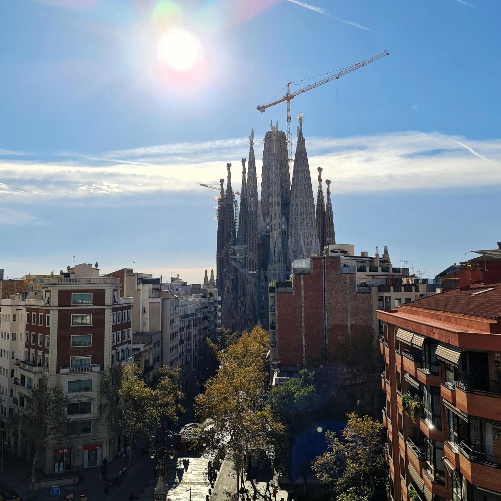 G74 AVENIDA GAUDI nice 4 bedrooms apartment with balcony with views of the Basilica Sagrada Familia