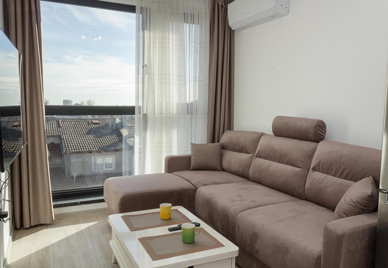 Modern Haven in Varna Retreat with Chic Ambiance by Flat Mаnager
