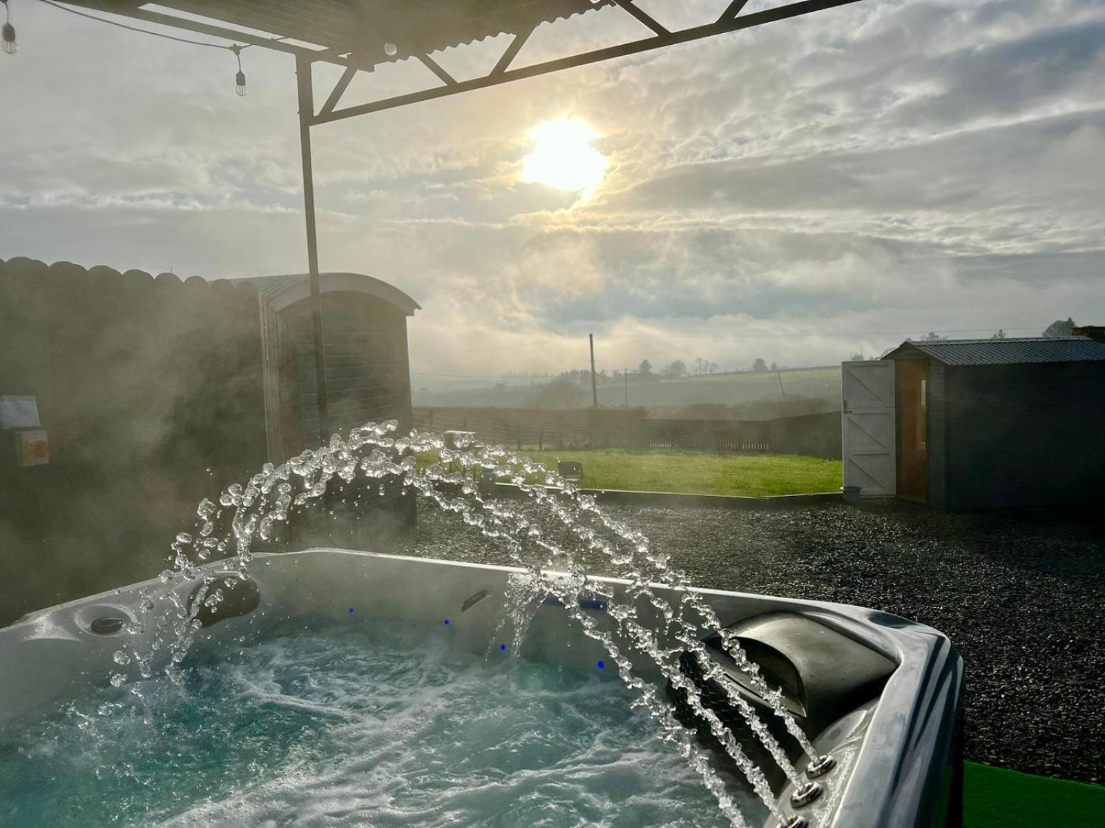 Hotel Shepherds hut Greencastle