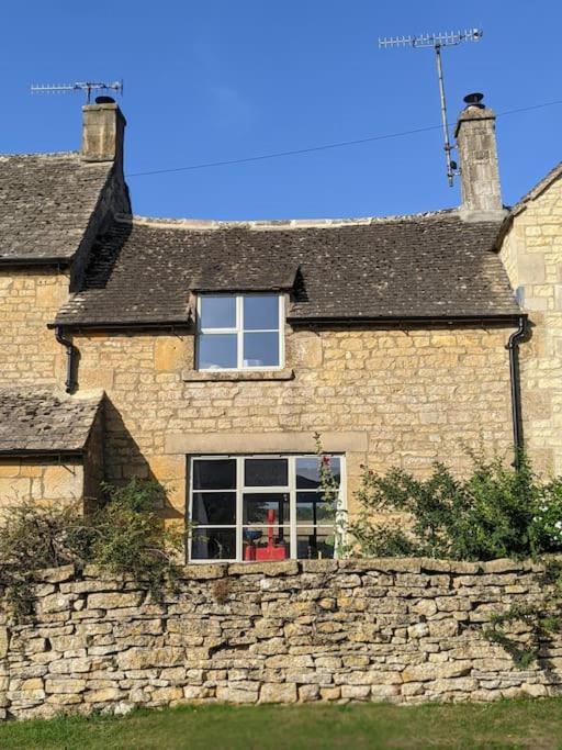 Stylish 3 bed Cotswold cottage with stunning views view 3