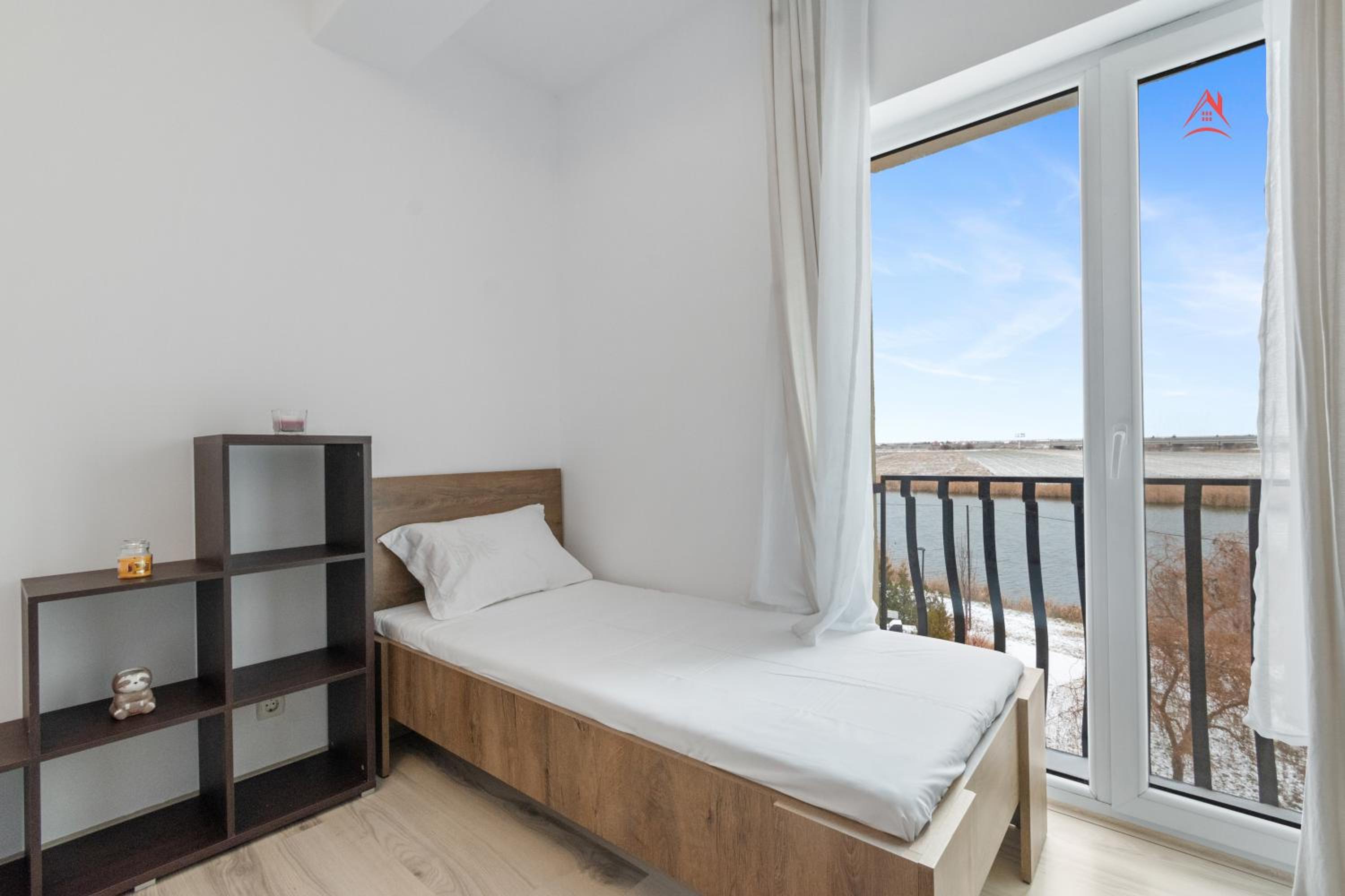 Northlight Residence - Large Apartment and Private Parking view 3