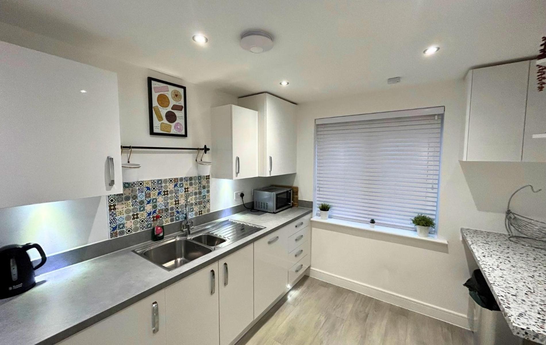 High Wycombe Stunning Stylish Four Bedroom House view 2