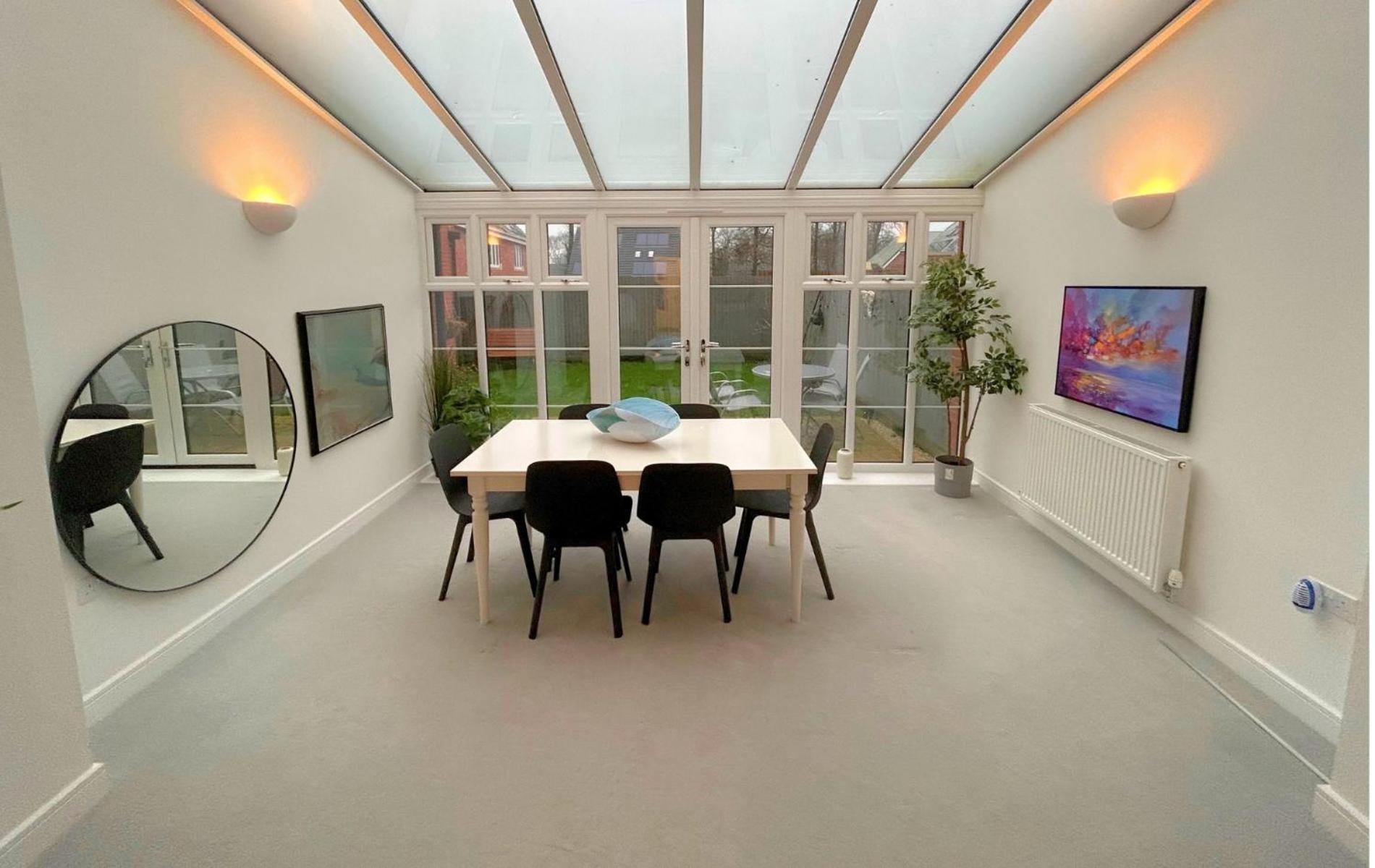 High Wycombe Stunning Stylish Four Bedroom House view 4