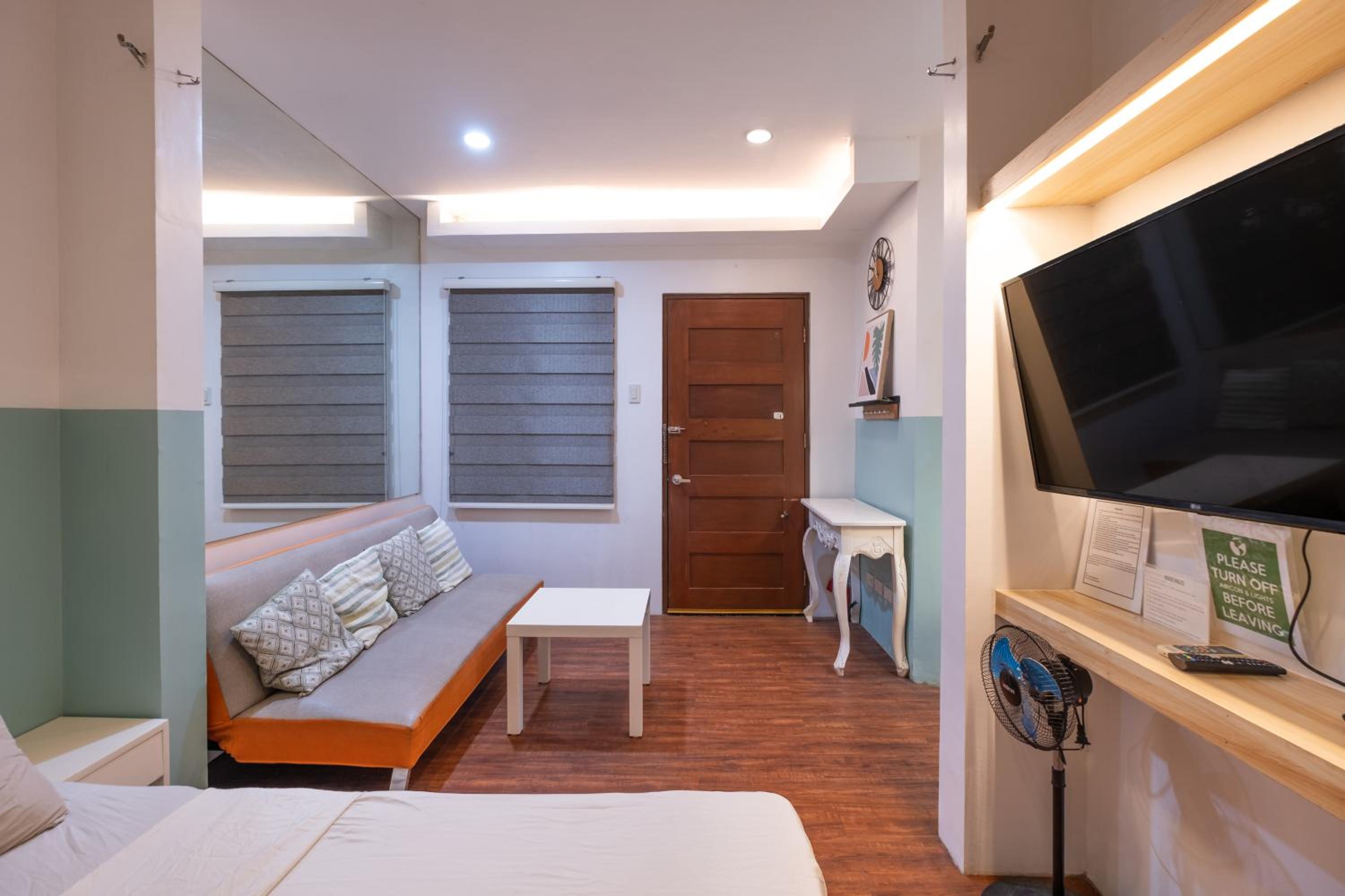 La salle Avenue Condo Residences view 4