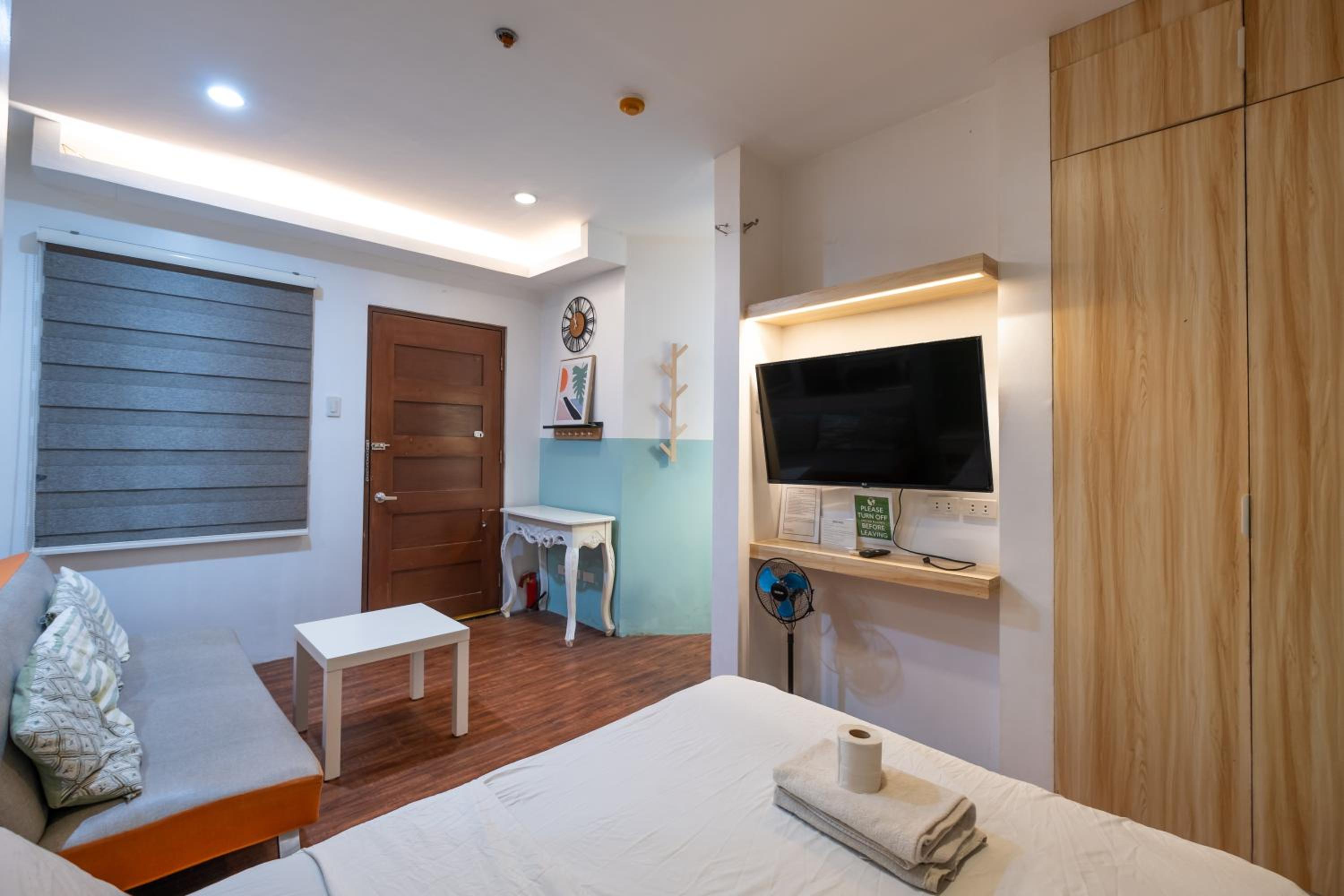 La salle Avenue Condo Residences view 5