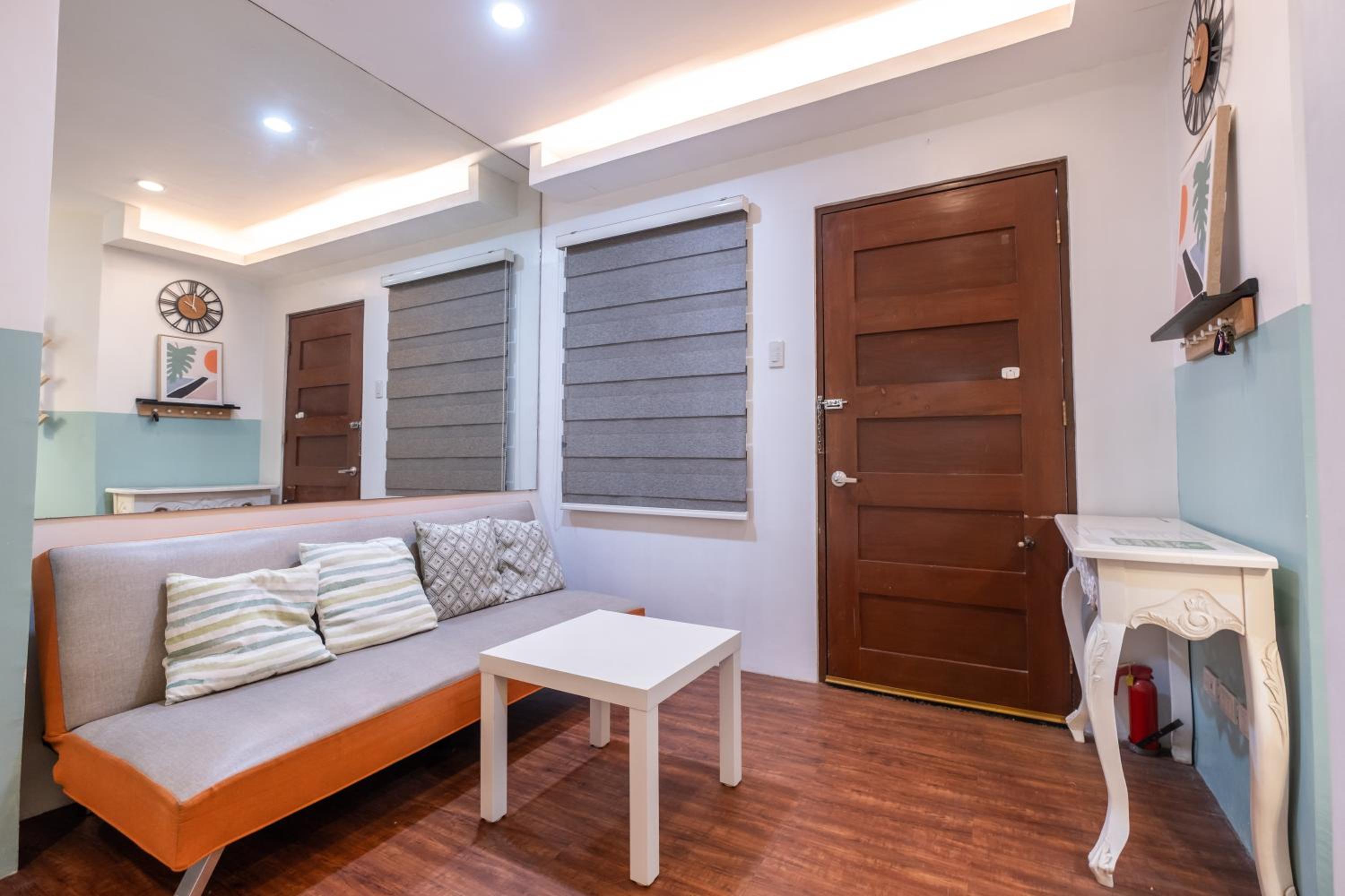 La salle Avenue Condo Residences view 3