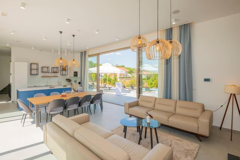 Luxury Villa Blue with a pool view 3
