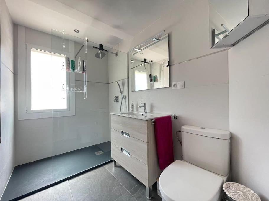 Precioso apartamento con vistas espectaculares de la Bahia Roses AV-48