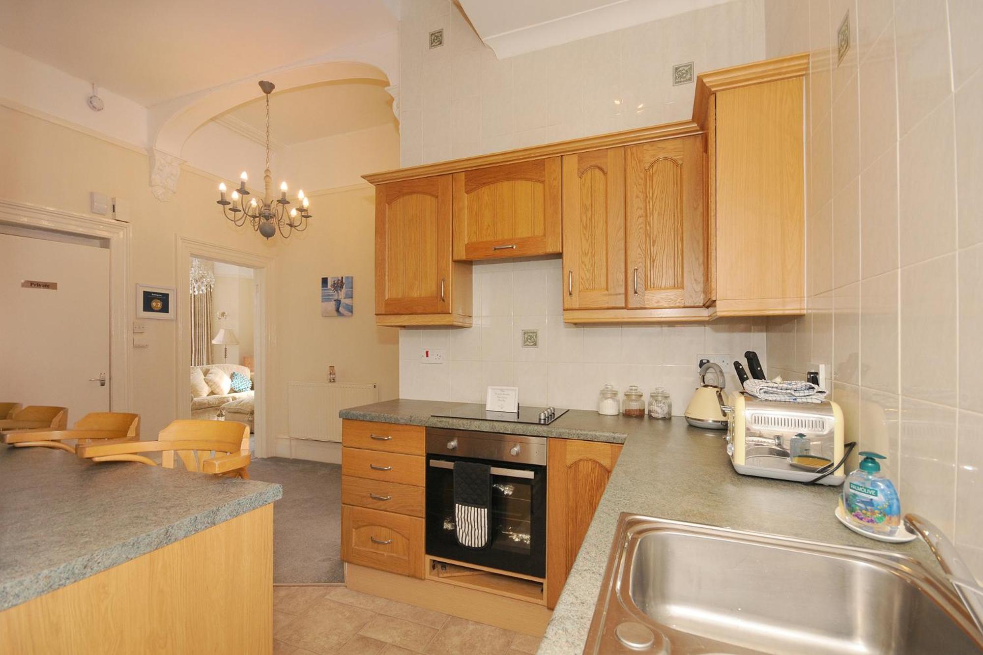 Loveliest Homes Paignton - Sea Front location with parking view 4